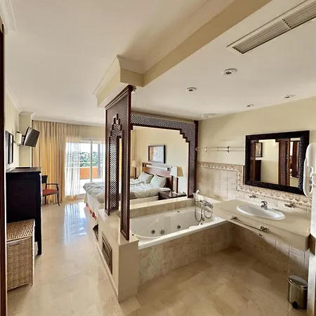 With Large Terrace, Bath & Magical Views *