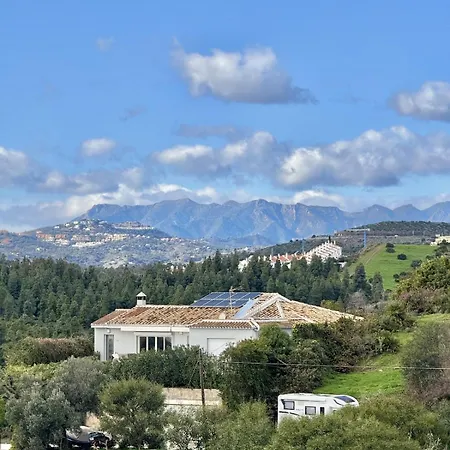 With Large Terrace, Bath & Magical Views Appartement Fuengirola