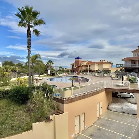 With Large Terrace, Bath & Magical Views Appartement Fuengirola