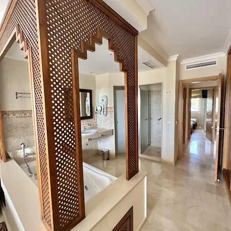 With Large Terrace, Bath & Magical Views * Fuengirola