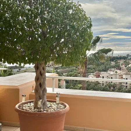 With Large Terrace, Bath & Magical Views Appartement Fuengirola