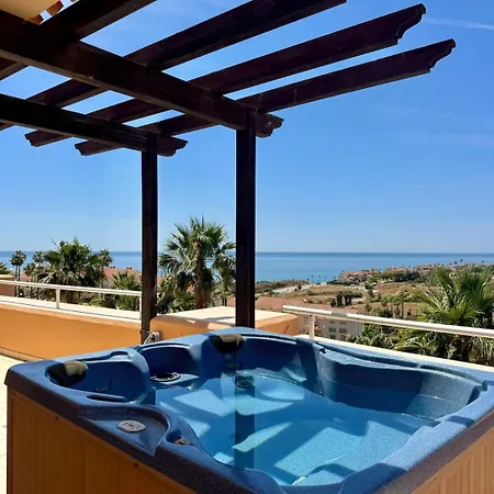 With Large Terrace, Bath & Magical Views Appartement *