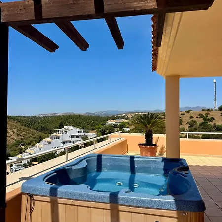 Appartement With Large Terrace, Bath & Magical Views Fuengirola