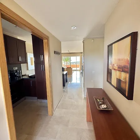 With Large Terrace, Bath & Magical Views Appartement *